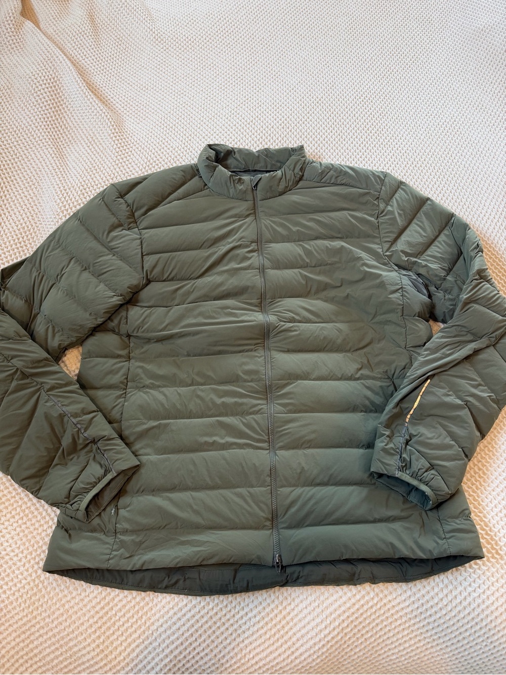 Lululemon Men’s Quilted Puffer Jacket - Olive Green